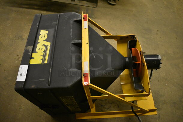 Meyer Metal Mini Spreader. (CSS) - Image 1 of 11