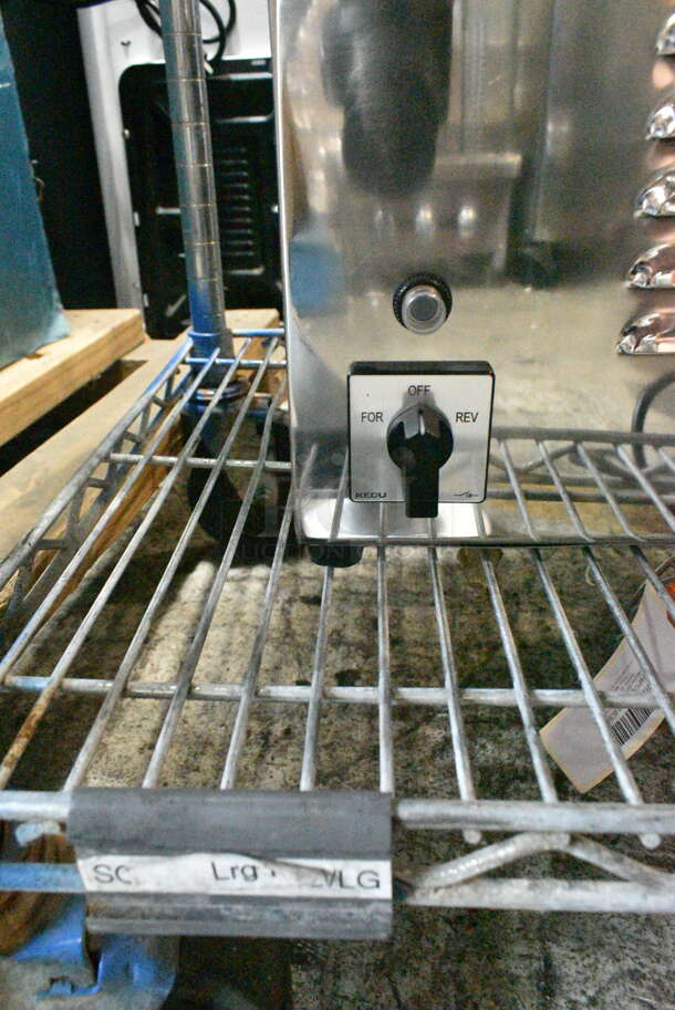 BRAND NEW SCRATCH AND DENT! Avantco 177MG12R MG12R #12 Meat Grinder with Reverse Setting. 110 Volts, 1 Phase. Tested and Working! - Image 4 of 8