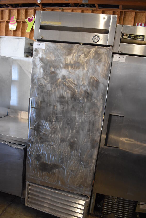 True T-23 Metal Commercial Single Door Reach In Cooler on Commercial Casters. 115 Volts, 1 Phase. 27x30x83. Tested and Powers On But Does Not Get Cold - Image 3 of 6