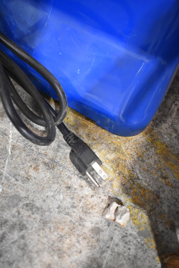 2014 Metal Commercial Countertop Ice Shaver. Tested and Working! - Image 4 of 4