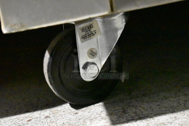 Traulsen GHT 3 32 NUT Stainless Steel Commercial 3 Door Reach In Cooler on Commercial Casters. 115 Volts, 1 Phase. Tested and Working! - Image 4 of 9