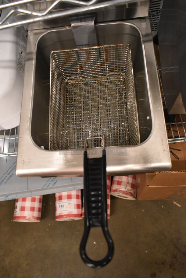 BRAND NEW SCRATCH AND DENT! Avantco 177F200 Stainless Steel 15 lb. Medium-Duty Electric Countertop Fryer w/ Metal Fry Basket and Lid. 208-240 Volts, 1 Phase.  - Image 3 of 6