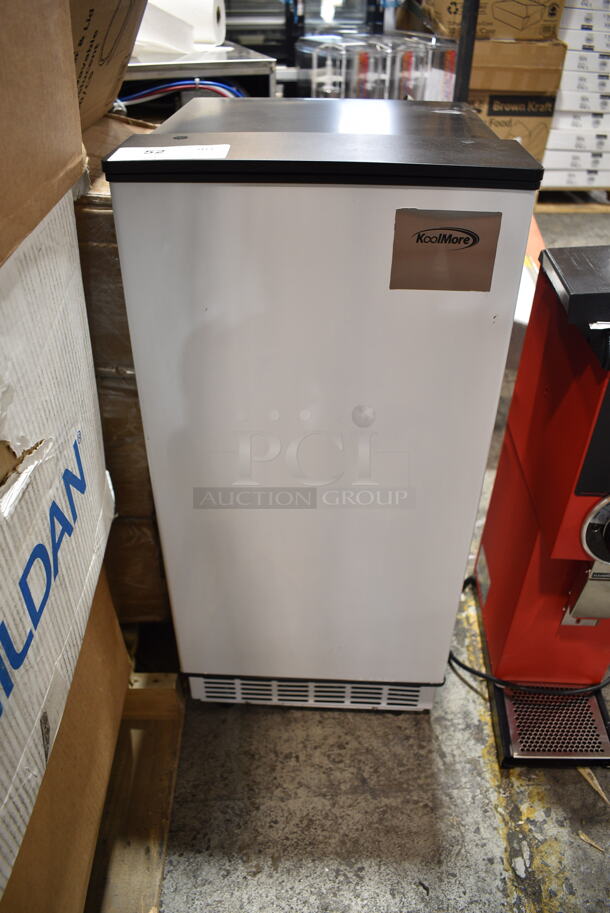 BRAND NEW SCRATCH AND DENT! 2024 KoolMore BIM75-BS 15 Inch Built-In/Freestanding Undercounter Ice Maker with 75lbs Daily Capacity, Automatic Water Supply System. 115 Volts, 1 Phase. Tested and Working! - Image 2 of 7