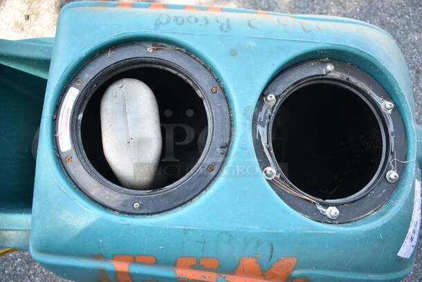 Tennant 607679 Metal Commercial Floor Cleaning Machine. 120 Volts, 1 Phase.  - Image 5 of 7