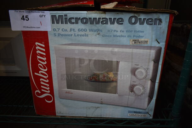 IN ORIGINAL BOX! Sunbeam SBM7500W Countertop Microwave Oven. 120 Volts, 1 Phase.  - Image 3 of 8