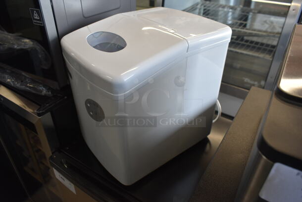 BRAND NEW SCRATCH AND DENT! Whynter IMC-330WS Portable Ice Maker 33 lb Capacity – White. 115 Volts, 1 Phase. Tested and Working! - Image 3 of 6