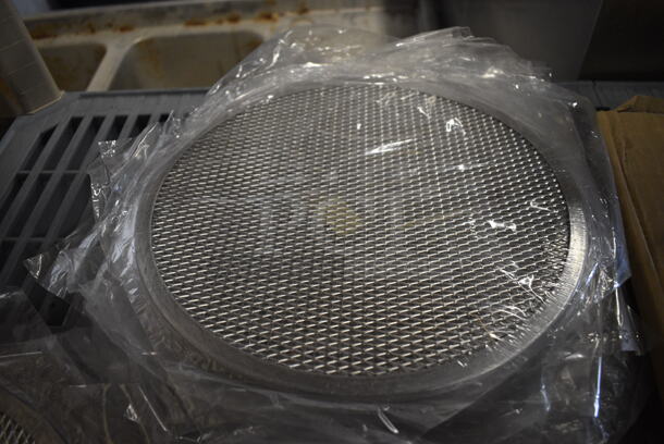 12 BRAND NEW! Winco Model APZS-12 Metal Mesh Round Pizza Pans. 12x12 12 Times Your Bid!