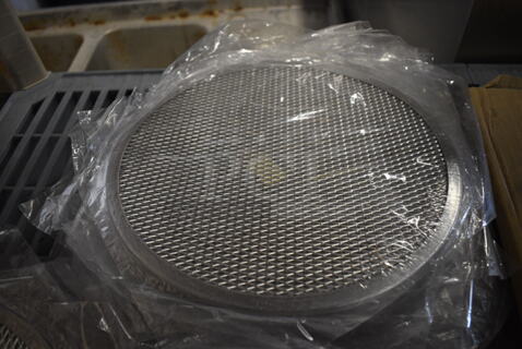 12 BRAND NEW! Winco Model APZS-12 Metal Mesh Round Pizza Pans. 12x12 12 Times Your Bid!