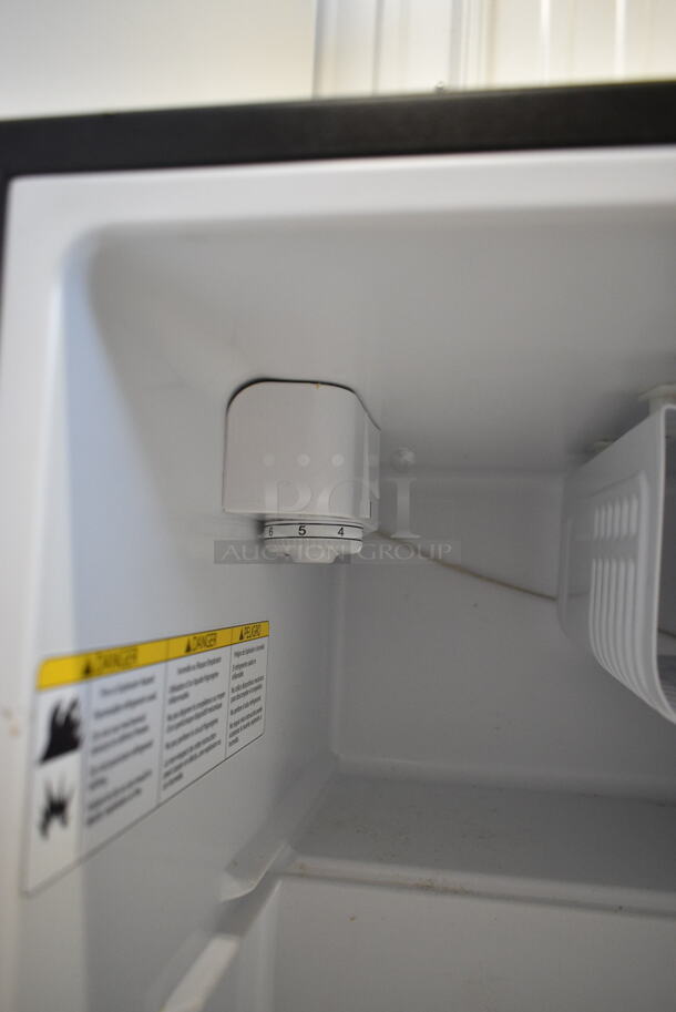 Haier HC17SF10RB Mini Cooler. 115 Volts, 1 Phase. Tested and Working! - Image 4 of 5