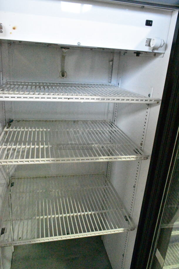 True GDM-12 Metal Commercial Single Door Reach In Cooler Merchandiser w/ Poly Coated Racks. 115 Volts, 1 Phase. Tested and Working! - Image 3 of 5