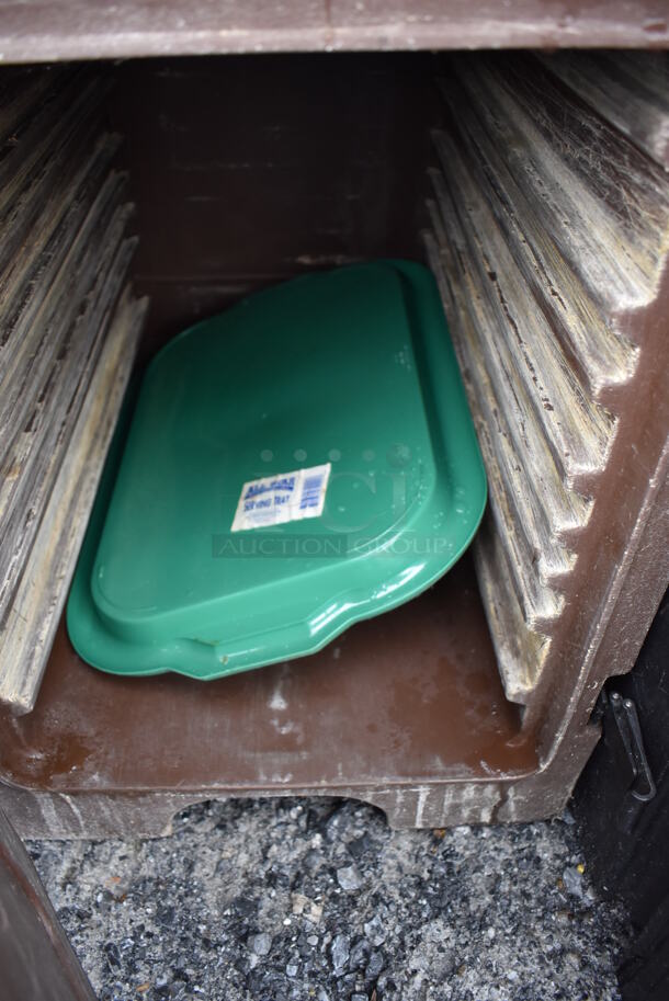 2 Poly Insulated Food Carrying Boxes; Cambro 300MPC and Carlisle NPC300. 17x23x23. 2 Times Your Bid! - Image 6 of 7