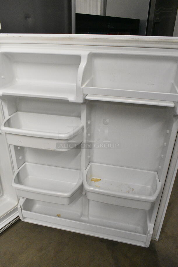 Maytag M1TXEGMYW01 Metal Cooler w/ Freezer. 115 Volts, 1 Phase. Tested and Working! - Image 6 of 7