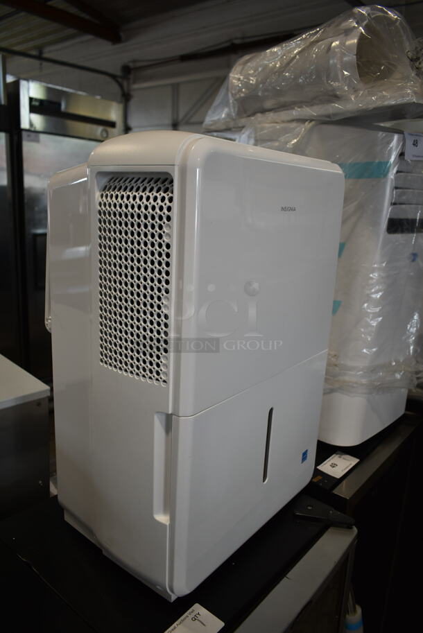 BRAND NEW SCRATCH AND DENT! Insignia NS-DH35WH1 35-Pint Dehumidifier. 115 Volts, 1 Phase. Tested and Working! - Image 2 of 5