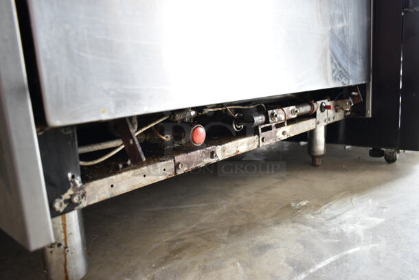 Tri-Star Stainless Steel Commercial Natural Gas Powered 6 Burner Range w/ Convection Oven and Back Splash.  - Image 5 of 6