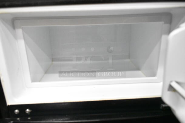 2.9MFR Metal Mini Cooler w/ Freezer. 115 Volts, 1 Phase. Tested and Working! - Image 2 of 6
