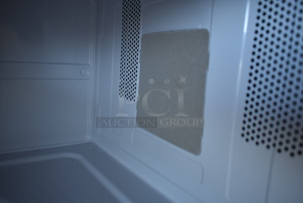 Frigidaire FFMV164LSA Metal Residential Microwave Oven. 120 Volts, 1 Phase. - Image 8 of 9