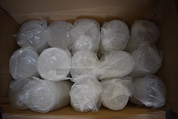 ALL ONE MONEY! Lot of BRAND NEW IN BOX! Choice HD Clear Disposable 32 oz Deli Containers w/ Lids.  - Image 1 of 3