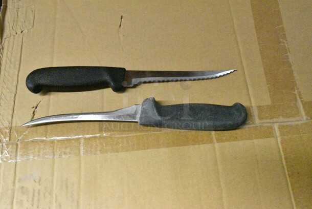 65 SHARPENED Stainless Steel Knives Including Serrated Bread Knives and Boning Knives. 65 Times Your Bid!  - Image 5 of 6