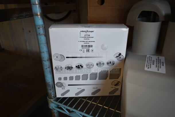 BRAND NEW SCRATCH AND DENT! Robot Coupe R 301 U Series D Stainless Steel Commercial Countertop Food Processor w/ Bowl, Lid, Continuous Feed Head, Grater Blade, Slicer Blade, S Blade and D Clean Kit. 120 Volts, 1 Phase. Tested and Working! - Image 10 of 12