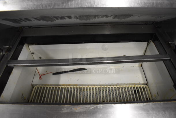 True TSSU-27-8 Stainless Steel Commercial Sandwich Salad Prep Table Bain Marie Mega Top. 115 Volts, 1 Phase. 27.5x30x42.5. Tested and Powers On But Does Not Get Cold - Image 4 of 6