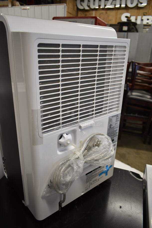 BRAND NEW SCRATCH AND DENT! Whynter Energy Star RPD-506EWP 50 Pint High Capacity Portable Dehumidifier with Pump up to 4000 sq ft. 115 Volts, 1 Phase. Tested and Working! - Image 8 of 9