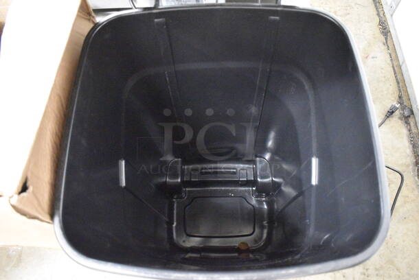 Black Poly Trash Can w/ Hinge Lid. 21x23x33 - Image 4 of 4