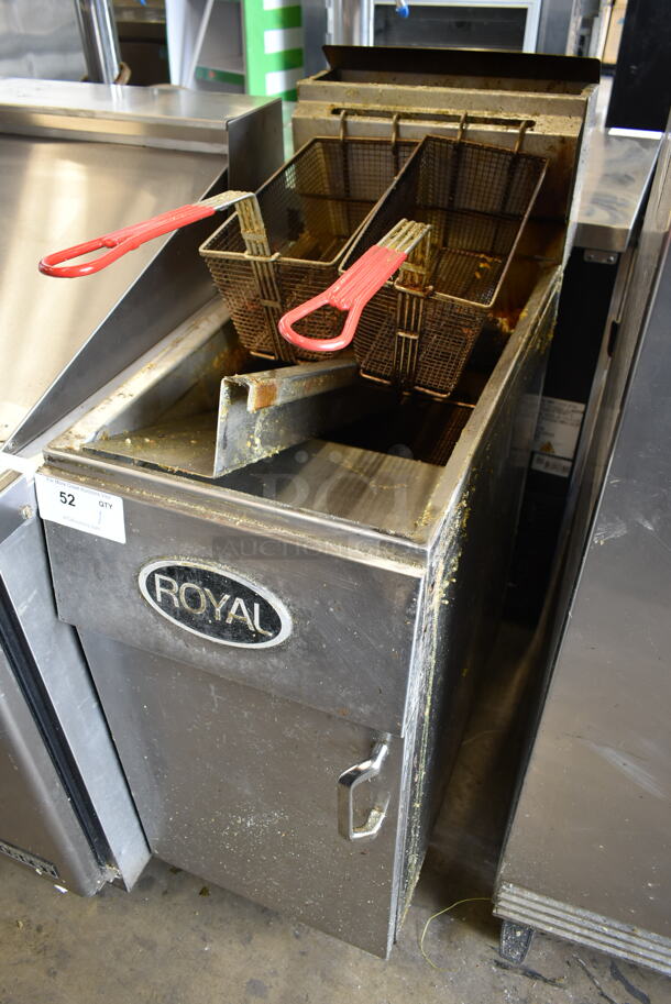Royal REEF-35 Stainless Steel Commercial Floor Style Natural Gas Powered Deep Fat Fryer w/ 2 Metal Fry Baskets. 24,000 BTU. - Image 2 of 8