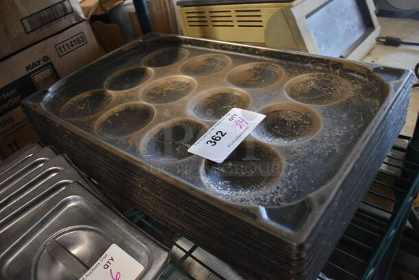 24 Metal 12 Cup Full Size Drop In Bin Baking Pans. 13x21x1. 24 Times Your Bid! - Image 2 of 3