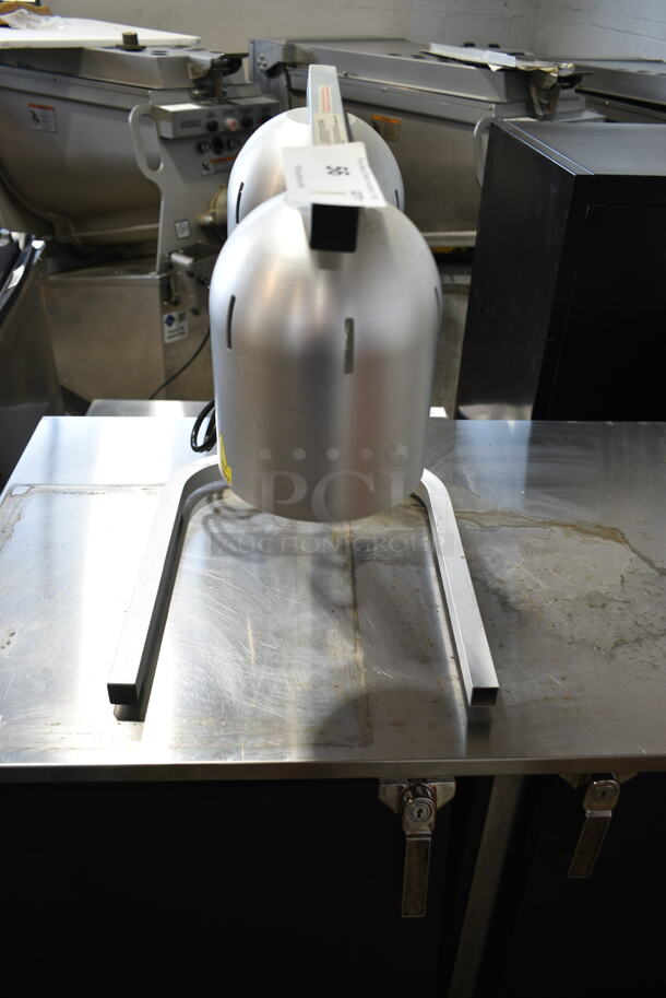 Avantco W62 Metal Commercial Countertop 2 Head Warming Lamp. 120 Volts, 1 Phase. Tested and Working! - Image 2 of 6