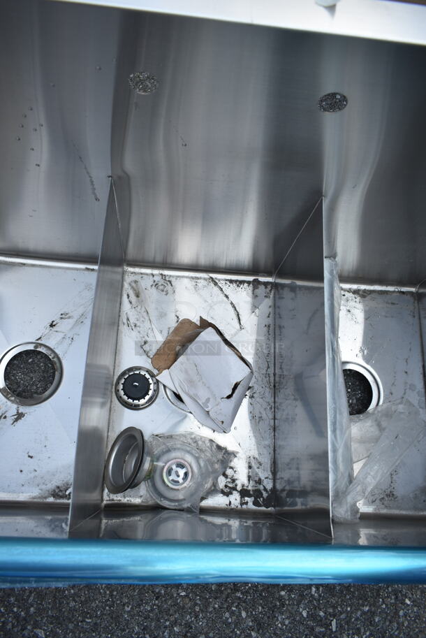 BRAND NEW SCRATCH AND DENT! Stainless Steel Commercial 3 Bay Sink. No Legs.  - Image 4 of 5