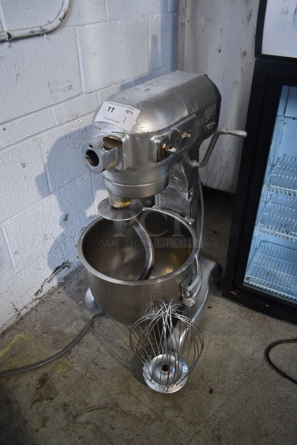 Hobart A200 Metal Commercial Countertop 20 Quart Planetary Dough Mixer w/ Stainless Steel Mixing Bowl, Dough Hook and Whisk Attachments. 115 Volts, 1 Phase. Tested and Working!