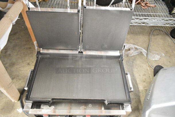 BRAND NEW SCRATCH AND DENT! 2023 Waring WFG300 Stainless Steel Commercial Countertop Double Panini Press. 240 Volts, 1 Phase.  - Image 4 of 5