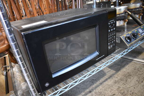 General Electric Countertop Microwave Oven w/ Plate. 22x17x12 - Image 3 of 5