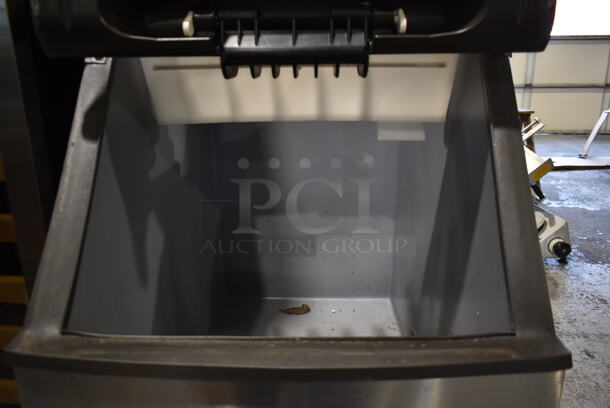 Manitowoc B320 Stainless Steel Commercial Ice Bin. - Image 3 of 5