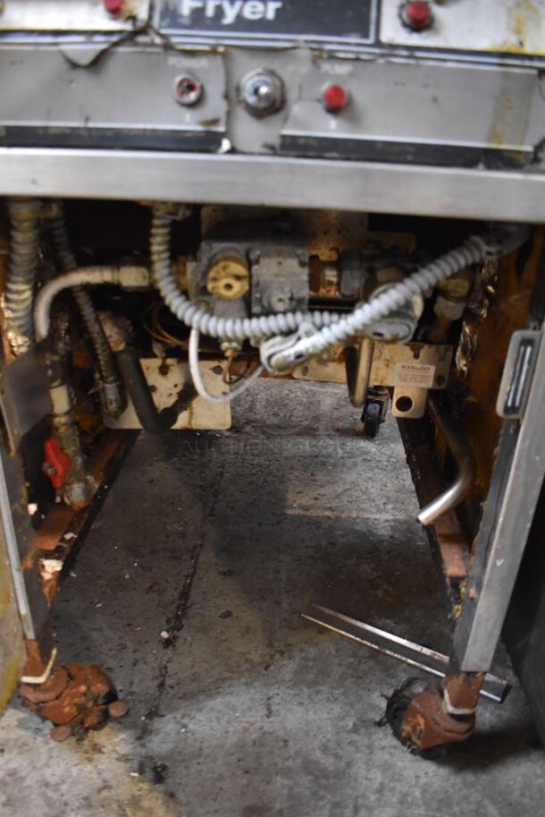 Henny Penny 600RB Stainless Steel Commercial Floor Style Natural Gas Powered Pressure Fryer on Commercial Casters. 18x40x48 - Image 5 of 7