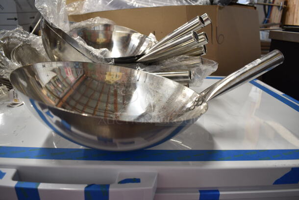 30 BRAND NEW SCRATCH AND DENT!  Items; 10 14" Wok, 2 1.5 Quart Sauce Pan, 18 Thunder Group 6.5" Round Skimmer. 30 Times Your Bid! - Image 6 of 10