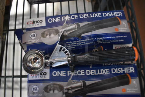 3 BRAND NEW SCRATCH AND DENT! Winco Scoopers. 8.5". 3 Times Your Bid!