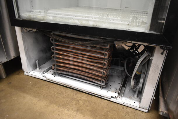 Beverage Air MT27 Metal Commercial Single Door Reach In Cooler Merchandiser w/ Poly Coated Racks. 115 Volts, 1 Phase. Tested and Powers On But Does Not Get Cold - Image 4 of 6