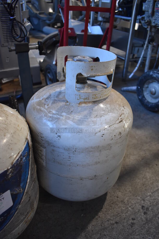 2 Metal 15 Pound Capacity Propane Gas Tanks. 13x13x19. 2 Times Your Bid! - Image 3 of 5