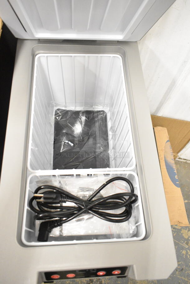 BRAND NEW SCRATCH AND DENT! Whynter FMC-350XP Metal Commercial Countertop 34 Quart Compact Fast Freeze Portable Refrigerator, Real Freezer for Car, Home, Camping, RV-8°F to 50°F. 110-120 Volts, 1 Phase. Tested and Working! - Image 6 of 9