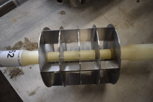 Rochow Metal Donut Cutting Rolling Pin. 14x4x4 - Image 2 of 3