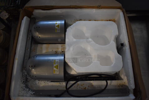 BRAND NEW IN BOX! Winco EHL-2C Metal Commercial Countertop 2 Head Warming Lamp. Tested and Working!