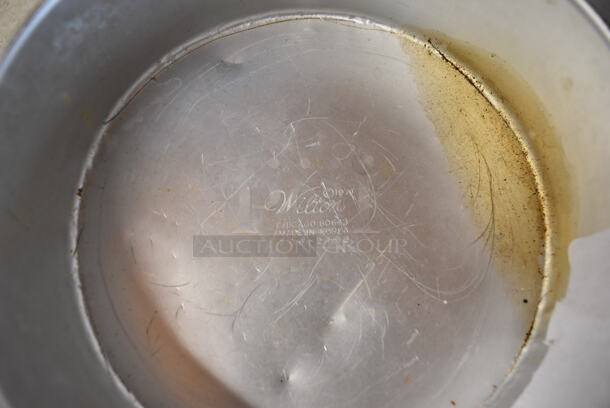 ALL ONE MONEY! Lot of 18 Various Metal Round Baking Pans. Includes 9.5x9.5x2.5, 8.5x8.5x3, 7.5x7.5x2, 6.5x6.5x3, 6.5x6.5x2 - Image 6 of 7