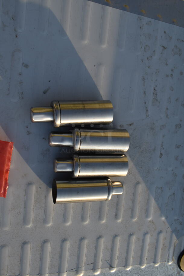 BRAND NEW SCRATCH AND DENT! Regency 600GRSU2324C Stainless Steel Corrugated Top Glass Rack Storage Unit - 23" x 24" - Image 3 of 7