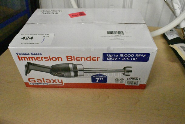 BRAND NEW SCRATCH AND DENT! Avantco 177IMBL7 7" Light-Duty Variable Speed Immersion Blender - 2/5 HP. 120 Volts, 1 Phase. Tested and Working! - Image 2 of 4