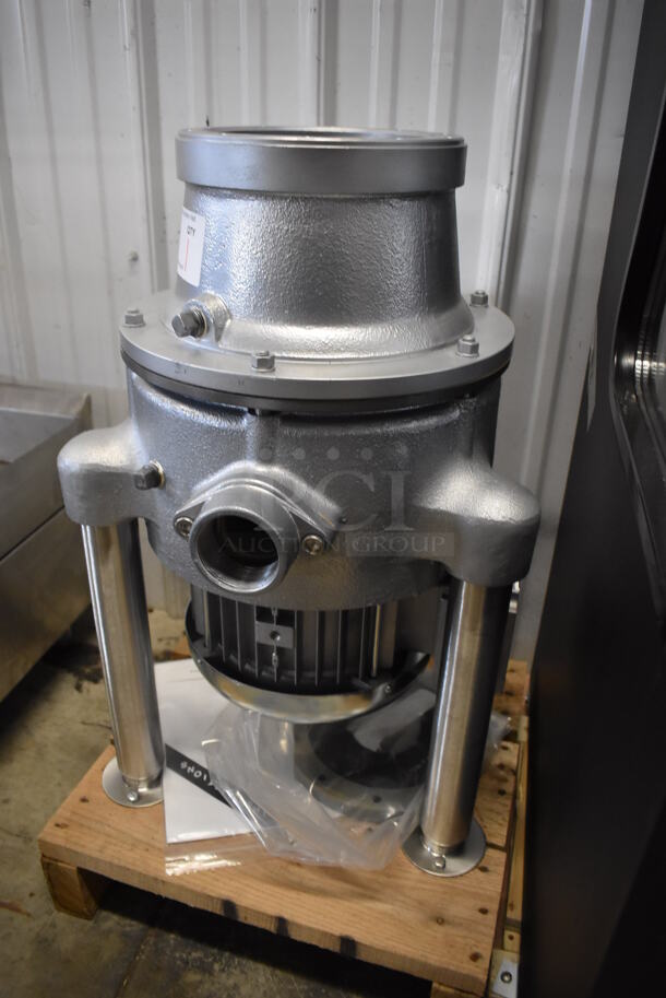 BRAND NEW SCRATCH AND DENT! Hobart FD4/500-1 Metal Commercial Garbage Disposal. 230/480 Volts. 17x19x25. Tested and Working! - Image 3 of 8