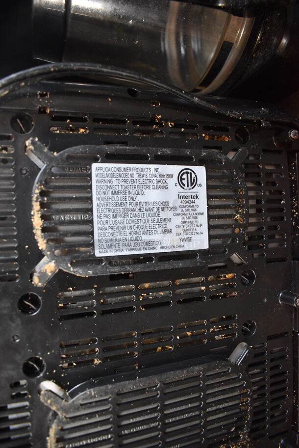 Black & Decker Model TR6341S Metal Countertop 4 Slot Toaster. 120 Volts, 1 Phase. 11x10.5x7 - Image 4 of 4