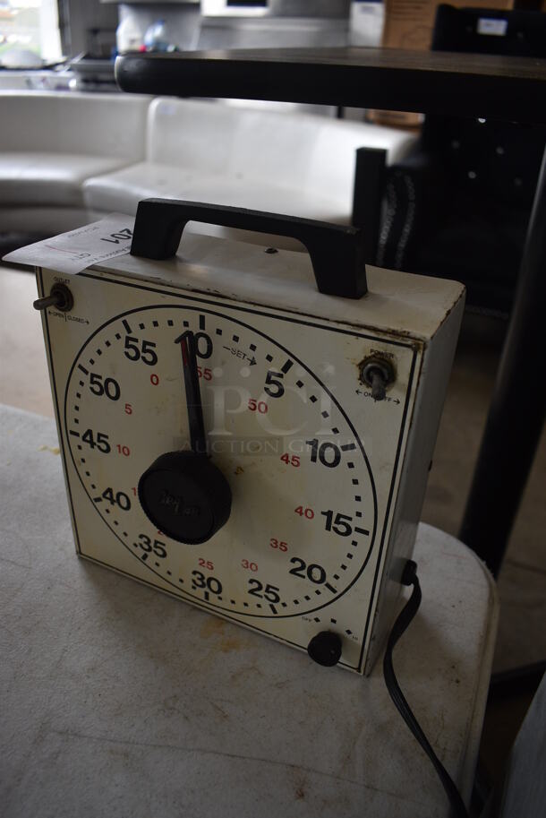 Gralab Model 167 Metal Commercial Timer. 120 Volts, 1 Phase. 8.5x3x10. Tested and Working! - Image 2 of 3