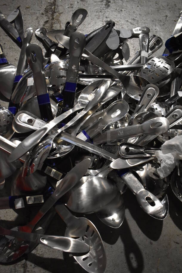 ALL ONE MONEY! Crate of Various BRAND NEW Items Including Serving Spoons and Straining Spoons - Image 3 of 6
