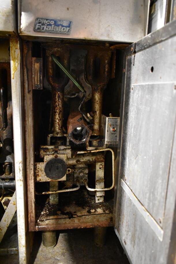Pitco Frialator TS Stainless Steel Commercial Natural Gas Powered Slim Line Deep Fat Fryer. 55,000 BTU.  - Image 4 of 5